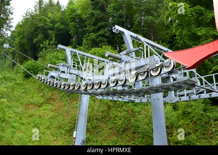 Seilbahn in Poiana Brasov, ein Winter-Ski resort in der Nähe der Stadt Brasov, Siebenbürgen, Rumänien. Stockfoto