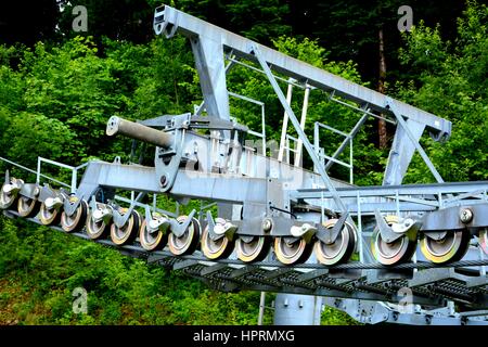 Seilbahn in Poiana Brasov, ein Winter-Ski resort in der Nähe der Stadt Brasov, Siebenbürgen, Rumänien. Stockfoto