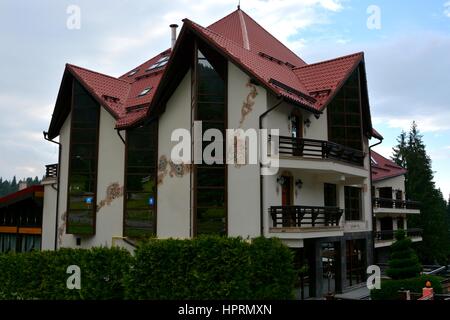 Restaurant und Hotel in Poiana Brasov. Brasov ist eine Stadt in Siebenbürgen, Rumänien, in der Mitte des Landes. 300.000 Einwohner. Stockfoto