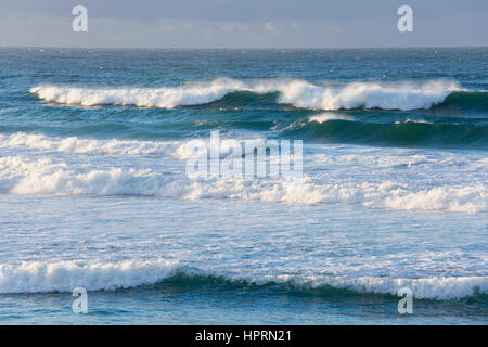 Dunedin, Otago, Neuseeland. Mächtige Wellen im Pazifik off St Clair Beach. Stockfoto