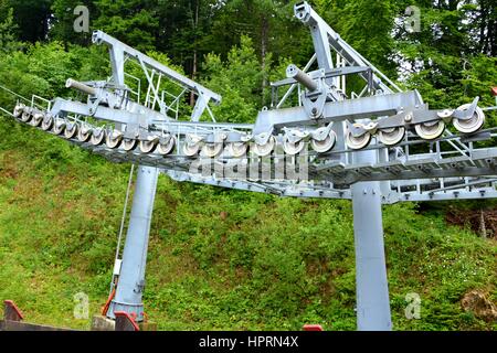 Seilbahn in Poiana Brasov, ein Winter-Ski resort in der Nähe der Stadt Brasov, Siebenbürgen, Rumänien. Stockfoto