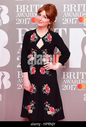 Alice Levine nimmt an den Brit Awards in der O2 Arena in London Teil. DRÜCKEN SIE VERBANDSFOTO. Bilddatum: Mittwoch, 22. Februar 2017. Siehe PA Story SHOWBIZ Brits. Das Foto sollte lauten: Ian West/PA Wire. - Kein Merchandising Stockfoto