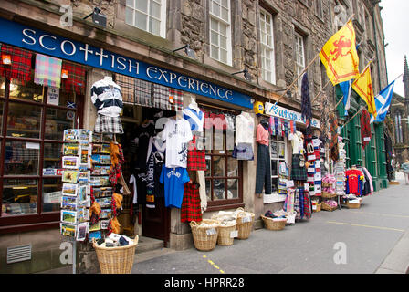 Souvenir-Shop auf der Royal Mile in Edinburgh, Schottland Stockfoto