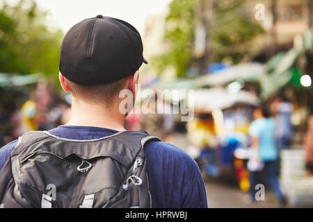 Junge Reisende mit Rucksack - Bangkok, Thailand Stockfoto