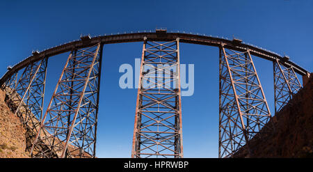 Viadukt von Polvorilla in San Antonio de Los Cobres (Argentinien) Stockfoto