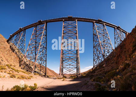 Viadukt von Polvorilla in San Antonio de Los Cobres (Argentinien) Stockfoto