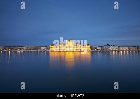 Erstaunliche Twilight in Budapest - Parlament in Budapest, Ungarn Stockfoto