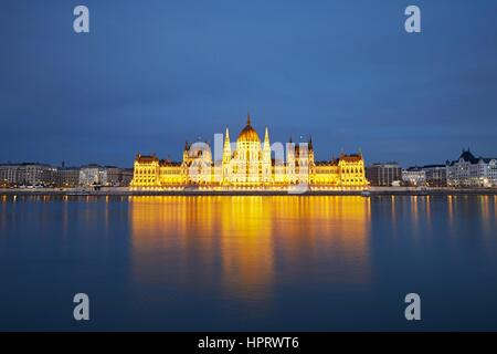 Erstaunliche Twilight in Budapest - Parlament in Budapest, Ungarn Stockfoto