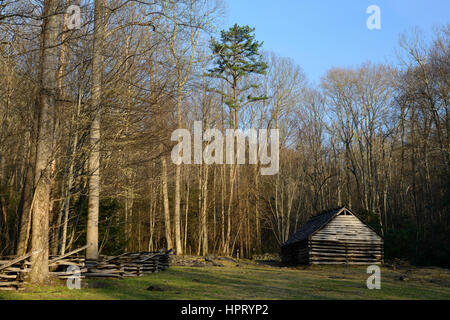 Sonnenuntergang, Alex Cole Bauernhof, Blockhaus, Ferienhaus, Gehöft, Haus, Roaring Fork Motor Naturlehrpfad, LeConte Creek, Great Smoky Mountain National Park, GSM Stockfoto