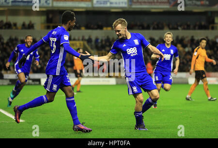 Birmingham City Maikel Kieftenbeld (rechts) feiert mit Cheick Keita nach seiner Seite erste Tor während der Himmel Bet Meisterschaftsspiel bei Molineux, Wolverhampton. Stockfoto