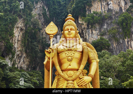 Statue des hindu-Gottes Muragan, Batu Höhlen Tempelanlage in Kuala Lumpur, Malaysia. Stockfoto