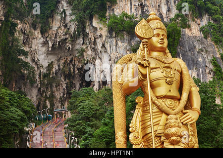 Statue des hindu-Gottes Muragan, Batu Höhlen Tempelanlage in Kuala Lumpur, Malaysia. Stockfoto