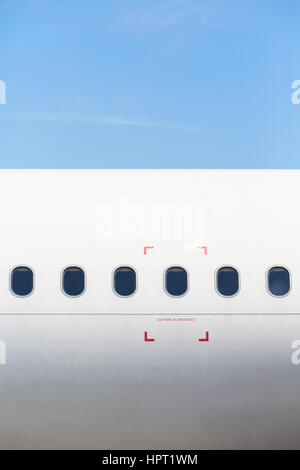 Windows das weiße Flugzeug - Textfreiraum Stockfoto