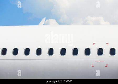 Windows das weiße Flugzeug - Textfreiraum Stockfoto