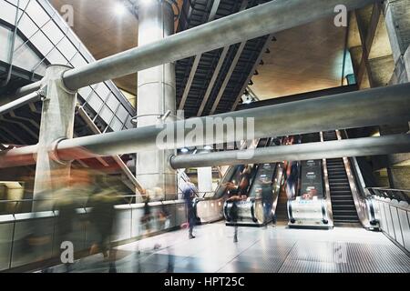 Futuristische Vestibül u-Bahnstation. Westminster Station, London, Vereinigtes Königreich von Großbritannien und Nordirland Stockfoto