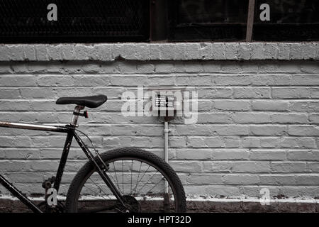 Fahrrad gegen eine Mauer Stockfoto