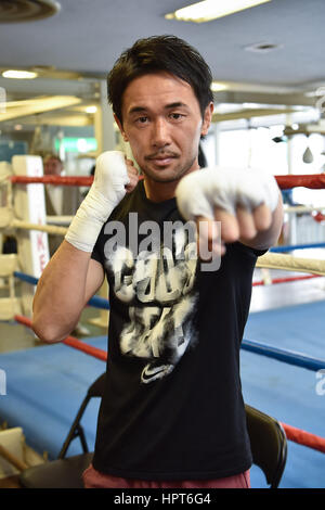 Tokio, Japan. 23. Februar 2017. Shinsuke Yamanaka Boxen: Shinsuke Yamanaka aus Japan stellt während eines Medien-Trainings bei Teiken Boxing Gym in Tokio, Japan. Bildnachweis: Hiroaki Yamaguchi/AFLO/Alamy Live-Nachrichten Stockfoto