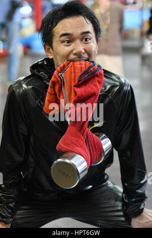 Tokio, Japan. 23. Februar 2017. Shinsuke Yamanaka Boxen: Shinsuke Yamanaka aus Japan während eines Medien-Trainings bei Teiken Boxing Gym in Tokio, Japan. Bildnachweis: Hiroaki Yamaguchi/AFLO/Alamy Live-Nachrichten Stockfoto