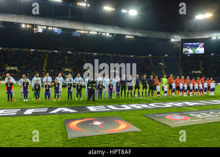 Charkiw, Ukraine. 23. Februar 2017. Zwei Teams vor der Europa-League-Runde 32 reverse-match zwischen Shakhtar (Donetsk Ukraine) und Celta (Vigo, Spanien) Metalist Stadium am 23. Februar 2017 in Charkiw, Ukraine-Credit: Anatoliy Tscherkasow/Alamy Live News Stockfoto