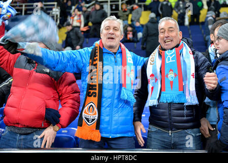 Charkiw, Ukraine. 23. Februar 2017. FC Celta Fans während der Europa-League-Runde 32 reverse-match zwischen Shakhtar (Donetsk Ukraine) und Celta (Vigo, Spanien) Metalist Stadium am 23. Februar 2017 in Charkiw, Ukraine-Credit: Anatoliy Tscherkasow/Alamy Live News Stockfoto