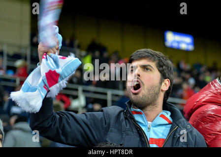 Charkiw, Ukraine. 23. Februar 2017. FC Celta Fans während der Europa-League-Runde 32 reverse-match zwischen Shakhtar (Donetsk Ukraine) und Celta (Vigo, Spanien) Metalist Stadium am 23. Februar 2017 in Charkiw, Ukraine-Credit: Anatoliy Tscherkasow/Alamy Live News Stockfoto