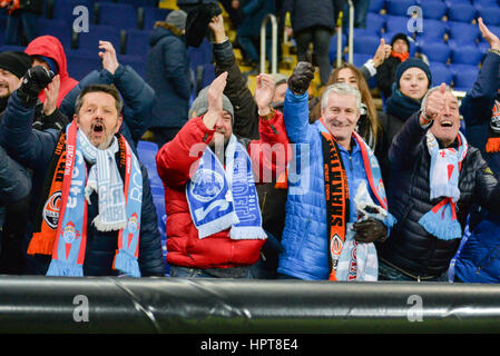 Charkiw, Ukraine. 23. Februar 2017. FC Celta Fans während der Europa-League-Runde 32 reverse-match zwischen Shakhtar (Donetsk Ukraine) und Celta (Vigo, Spanien) Metalist Stadium am 23. Februar 2017 in Charkiw, Ukraine-Credit: Anatoliy Tscherkasow/Alamy Live News Stockfoto