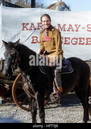 Bad Segeberg, Deutschland. 24. Februar 2017. Deutscher Schauspieler Alexander Klaws gekleidet in der Rolle des Old Surehand in Bad Segeberg, Deutschland, 24. Februar 2017. Klaw wird die Rolle in der diesjährigen Inszenierung von Karl Mays "Old Surehand" zwischen der 24.07.17 und der 03.09.17. Foto: Markus Scholz/Dpa/Alamy Live News Stockfoto