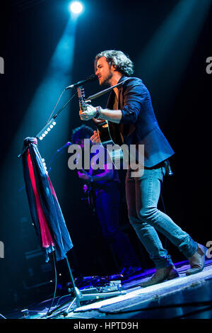 Mailand, Italien. 24. Februar 2017. Der englische Singer-Songwriter JACK SAVORETTI führt live auf der Bühne Fabrique während der "Schlafen Nein mehr Tour" Kredit: Rodolfo weitertransferiert/Alamy Live News Stockfoto