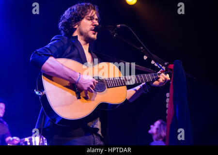 Mailand, Italien. 24. Februar 2017. Der englische Singer-Songwriter JACK SAVORETTI führt live auf der Bühne Fabrique während der "Schlafen Nein mehr Tour" Kredit: Rodolfo weitertransferiert/Alamy Live News Stockfoto