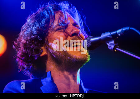 Mailand, Italien. 24. Februar 2017. Der englische Singer-Songwriter JACK SAVORETTI führt live auf der Bühne Fabrique während der "Schlafen Nein mehr Tour" Kredit: Rodolfo weitertransferiert/Alamy Live News Stockfoto
