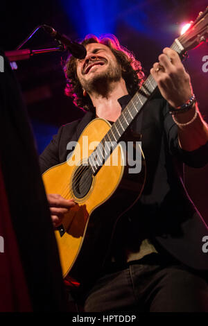 Mailand, Italien. 24. Februar 2017. Der englische Singer-Songwriter JACK SAVORETTI führt live auf der Bühne Fabrique während der "Schlafen Nein mehr Tour" Kredit: Rodolfo weitertransferiert/Alamy Live News Stockfoto