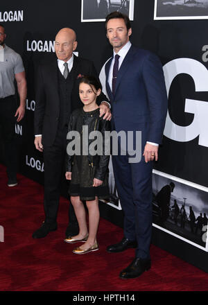 New York, USA. 24. Februar 2017. Sir Patrick Stewart, Dafne Keen und Hugh Jackman besuchen die "Logan" New special screening im Rose Theater, Jazz at Lincoln Center am 24. Februar 2017 in New York City.  Kredit: Erik Pendzich/Alamy Live News Stockfoto