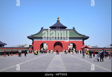 Beijing Temple of Heaven rote Südtor unter klaren blauen Himmel Stockfoto