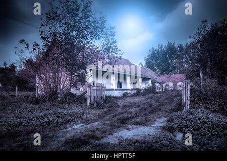 Gruselige verlassene Geisterhaus Stockfoto