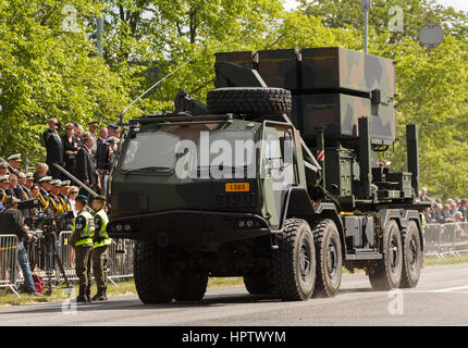 NASAMS Boden-Luft-Rakete System Trägerrakete auf Flag Day Parade in Turku, Finnland am 4. Juni 2016. Stockfoto