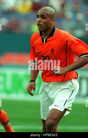 PIERRE VAN HOOIJDONK HOLLAND & NOTTINGHAM FOREST FC 6. März 1998 Stockfoto