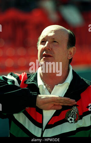 MANUEL LAPUENTE Mexiko FUßBALLTRAINER 8. Januar 1998 Stockfotografie