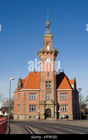 Europa, Deutschland, Ruhrgebiet, Dortmund, Hafen am Dortmund-Ems-Kanal, der alte Hafen beherrscht Büro. Stockfoto