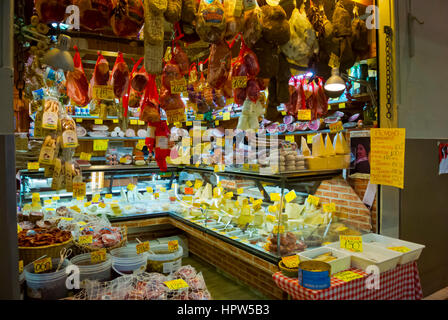 Fleisch und Käse Shop, Mercato Delle Erbe, Markthalle, Bologna, Emilia-Romagna, Italien Stockfoto