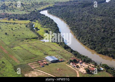 Ein Lrage Bestandteil der Amazone wurde zerstört und in Ackerland überführt. Die wichtigsten angebauten sind Soja, Rasen für Vieh und Mais. Die meisten der Pflanzen werden für die Herstellung von Biokraftstoffen verwendet oder exportiert nach Europa oder USA für Tierfutter Stockfoto
