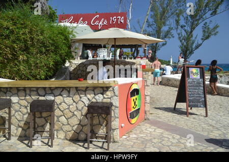 Rick S Cafe Negril Monrego Bay Jamaika Es Ist Eigentlich Eine Bar Und Ein Restaurant Herz Pochender Klippenspringen Cliff Jumper Fur Geld Stockfotografie Alamy
