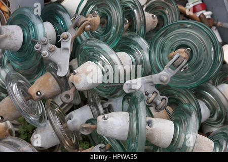 Keramik und Glas Isolatoren eine Müllabfuhr Zentrum Stockfoto