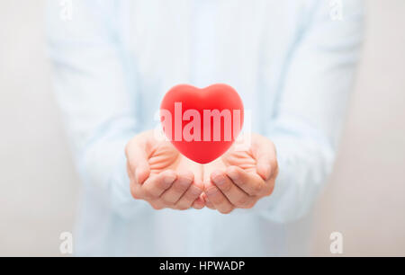 Krankenversicherung oder Liebe Konzept Stockfoto