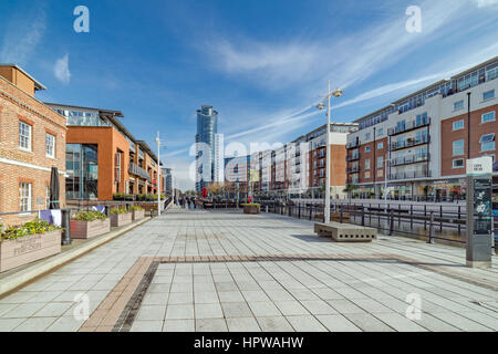 Gunwharf Quays von Portsmouth Harbour Stockfoto