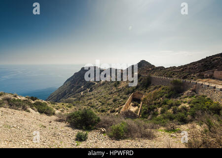 Ruinen von Cabo Tinoso Cartagena Waffen in der Nähe von Mazarron Murcia Spanien am sonnigen Tag. Stockfoto