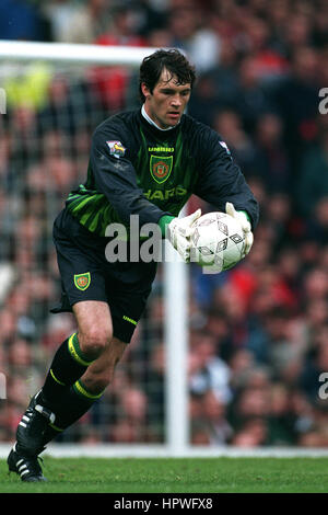 RAIMOND VAN DER GOUW MANCHESTER UNITED FC 20. April 1998 Stockfoto