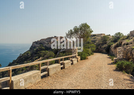 Ruinen von Cabo Tinoso Cartagena Waffen in der Nähe von Mazarron Murcia Spanien am sonnigen Tag. Stockfoto