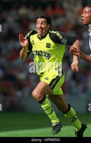 DEAN SAUNDERS SHEFFIELD UNITED FC 21. August 1998 Stockfoto