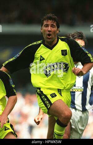 DEAN SAUNDERS SHEFFIELD UNITED FC 21. August 1998 Stockfoto