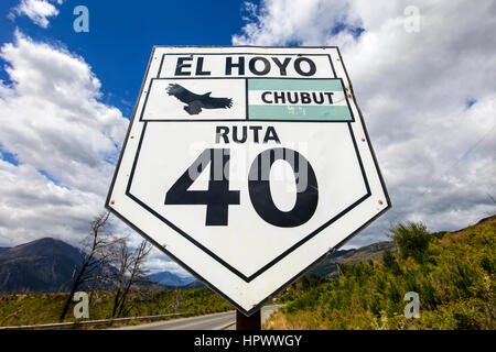 Ruta 40 El Hoyo Straßenschild. Chubut, Patagonien, Argentinien. Stockfoto